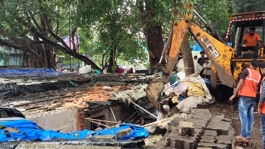 huts thane creek removed thane municipal administration