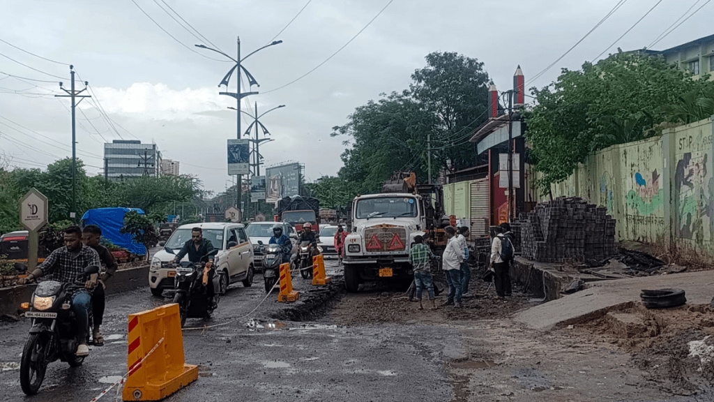 kalyan dombivli municipal administration ordered contractors fill potholes roads immediately kalyan dombivli municipal administration ordered contractors fill potholes roads immediately