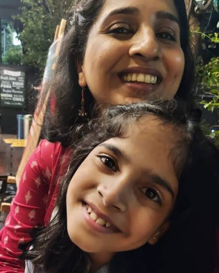 'गोकुळ' असं त्या शाळेचं नाव असून डॉ. ज्योत्स्ना पेठकर या शाळेच्या संचालिका आहेत, असं मधुराणी म्हणाली.