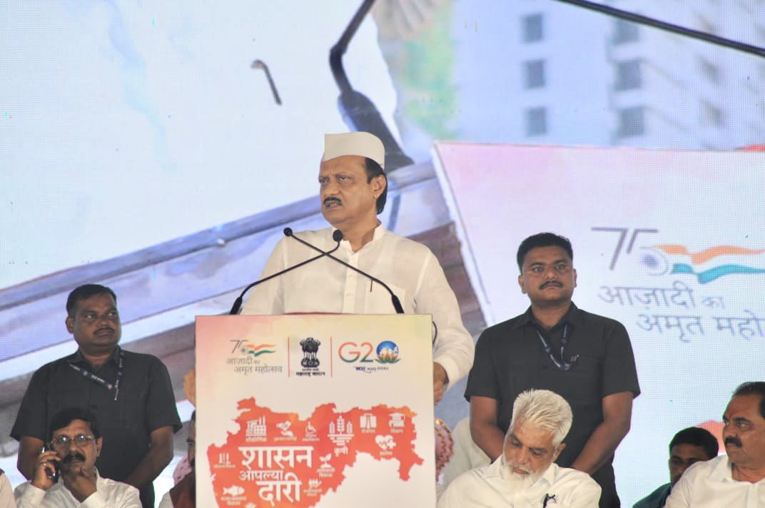 ती कामं कशामुळे थांबली आहेत, का पुढे जात नाहीत, काय अडचणी आहेत हे सोडवतो. याचा आढावा घेतला की आपोआप त्या कामाला गती मिळते - अजित पवार (सर्व छायाचित्रे - अजित पवार ट्विटर))
