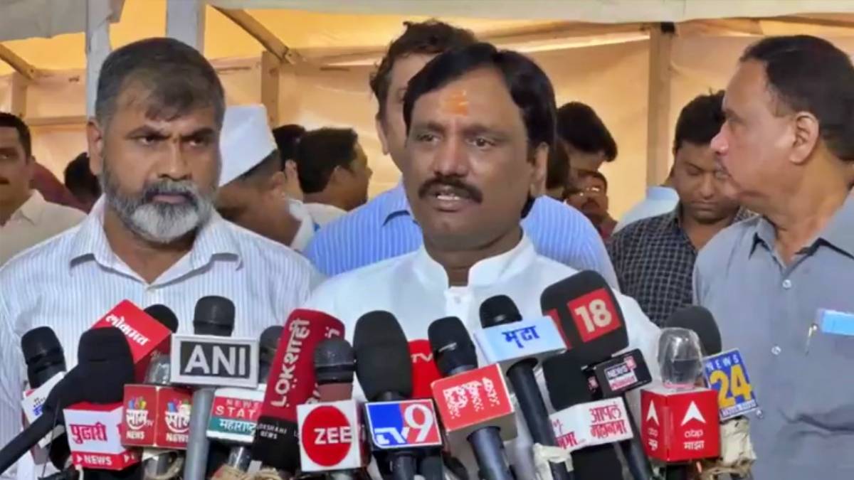 ते शनिवारी (२४ सप्टेंबर) नवी मुंबईत गणपती बाप्पांचं दर्शन घेण्यासाठी आले असताना पत्रकारांच्या प्रश्नाला उत्तर देताना नेमकं काय बोलले याचा हा आढावा...