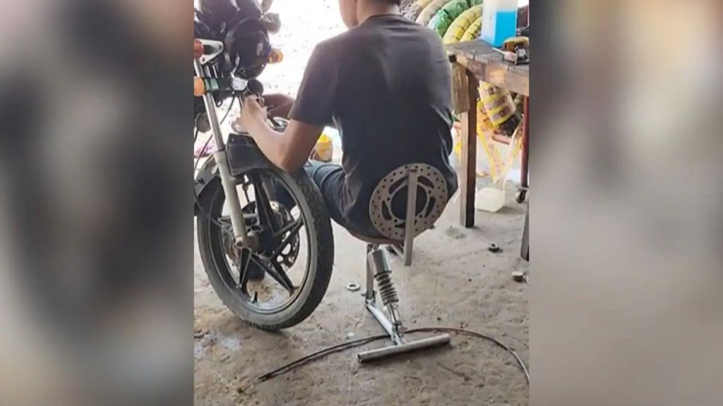 Chair Made By Jugaad Viral Video