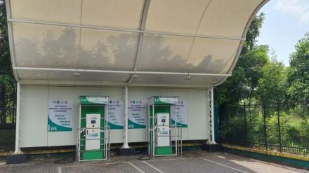 Charging stations at 82 locations without contracting
