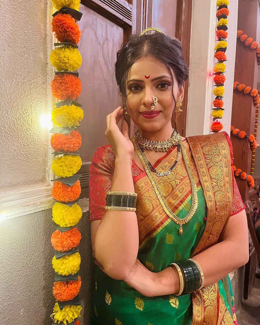 Daar Ughad Baye MangalagaurI Look