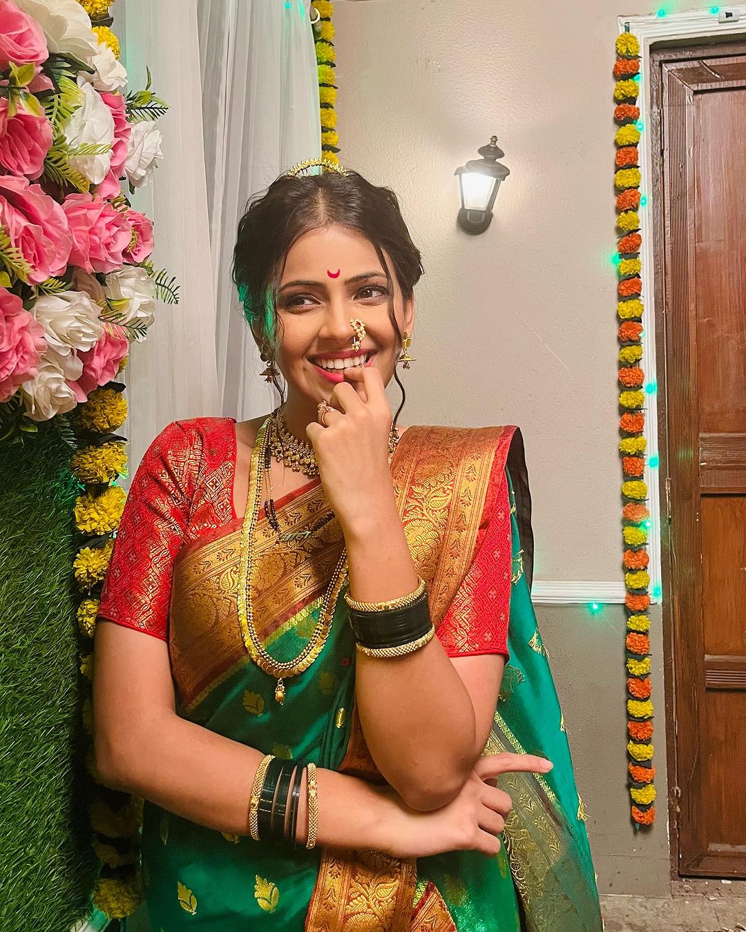 Daar Ughad Baye MangalagaurI Look