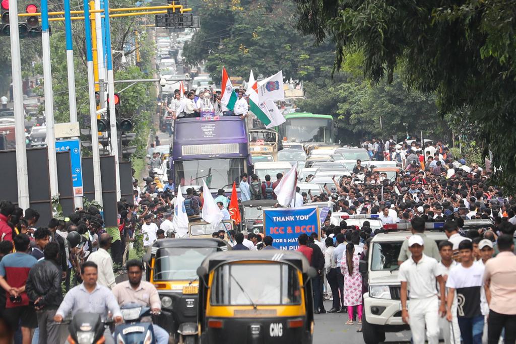 ODI World Cup Trophy 2023 reaches Pune grand procession from Senapati Bapat Road Crowd of Pune residents to see the trophy