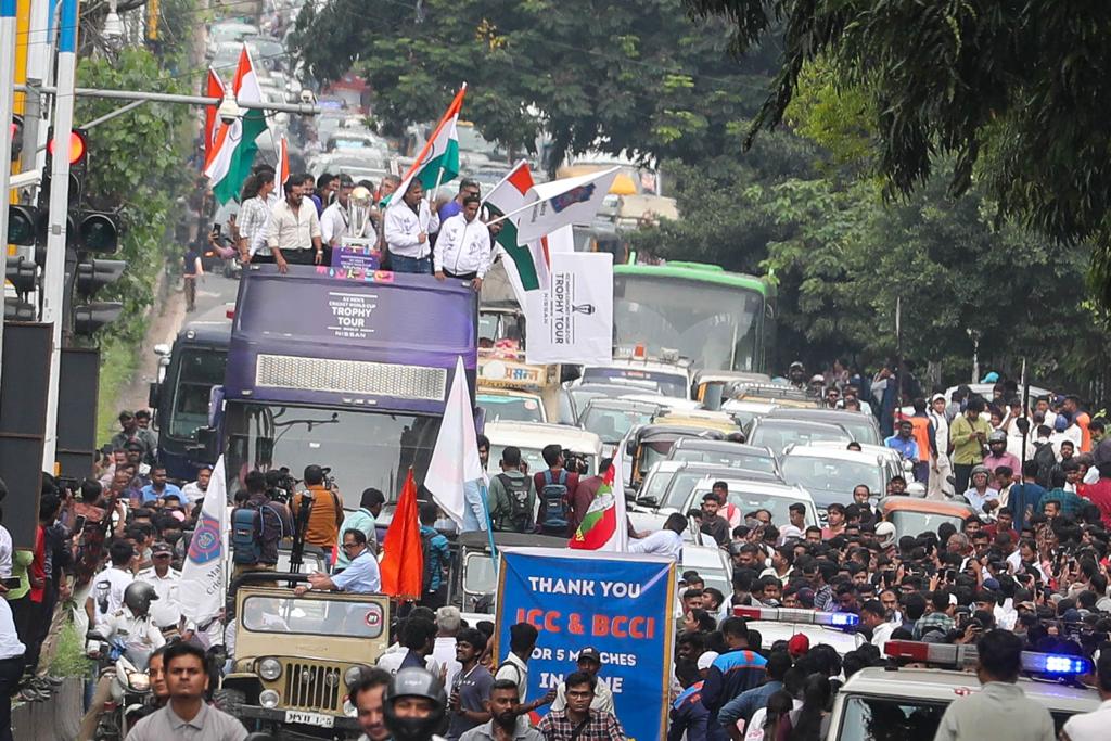 ODI World Cup Trophy 2023 reaches Pune grand procession from Senapati Bapat Road Crowd of Pune residents to see the trophy