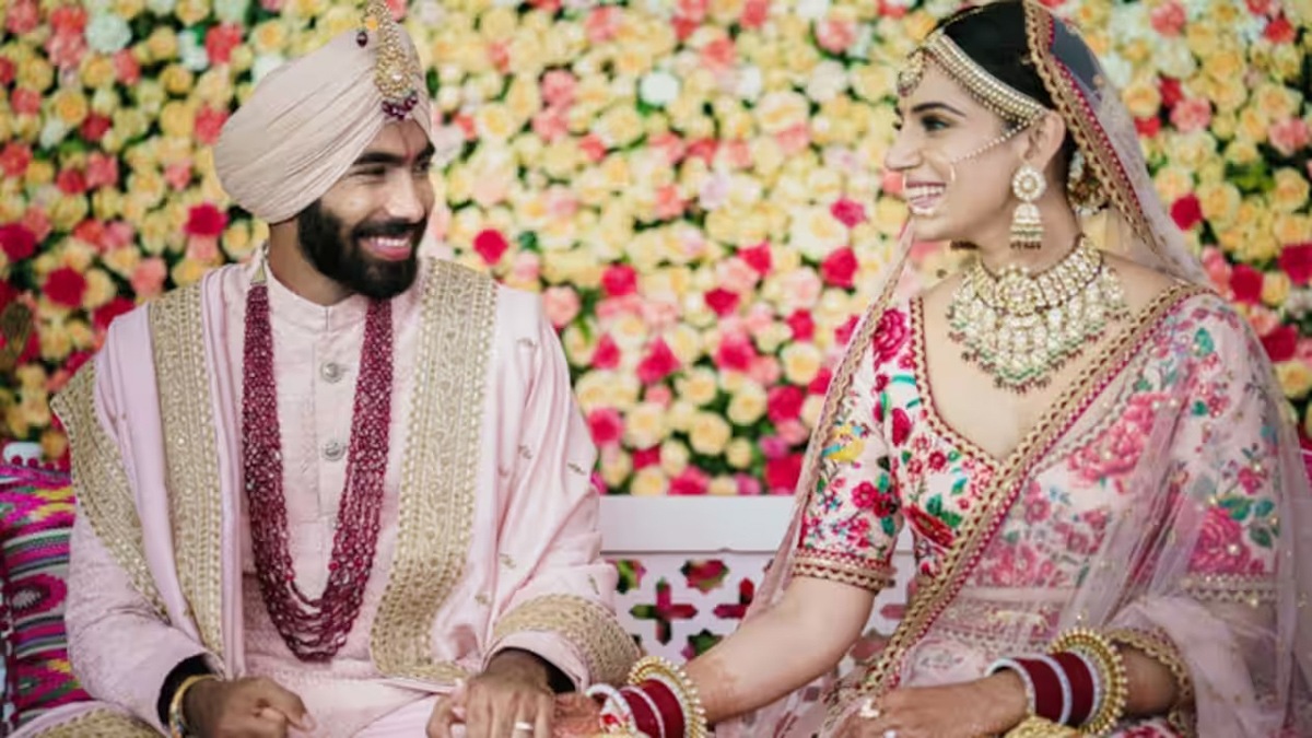 Happiness came to Jasprit Bumrah's house Sanjana Ganesan gave birth to a son that's why he returned to India from Sri Lanka 