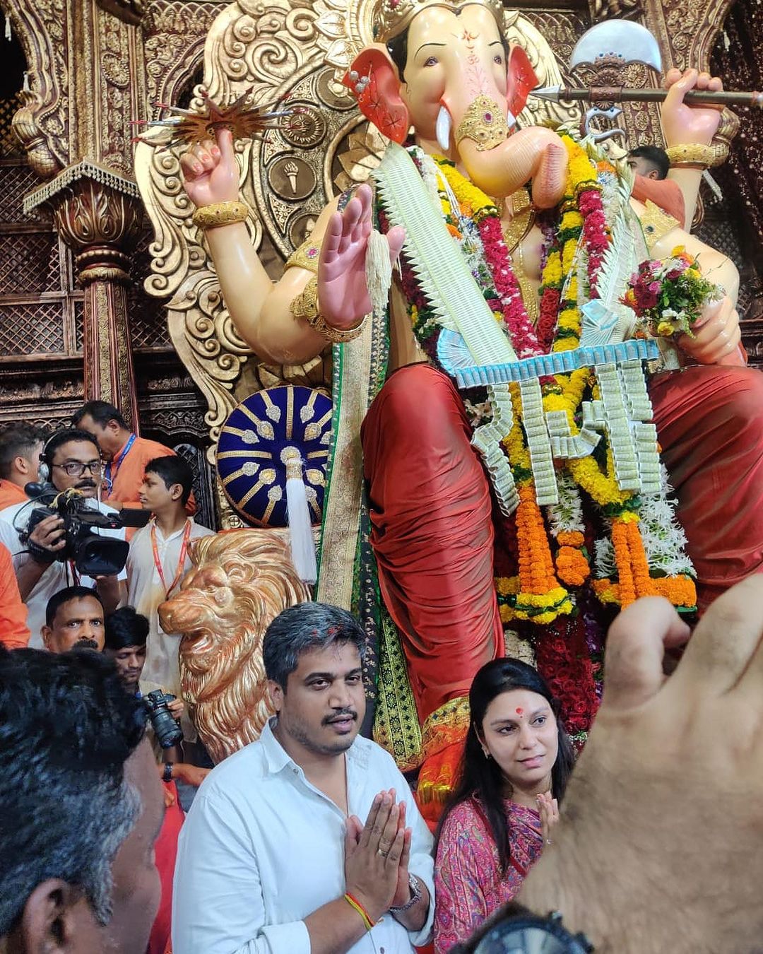 Lalbaugcha Raja 2023 Celebrity Visit Photos