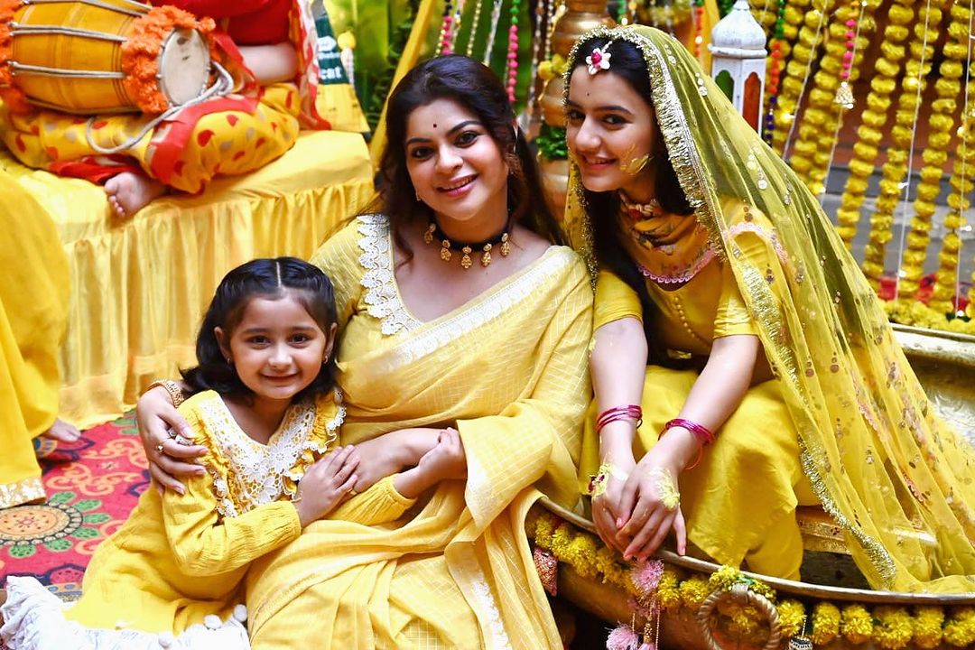 Myra Vaikul Shweta Vaikul Saree Twinning