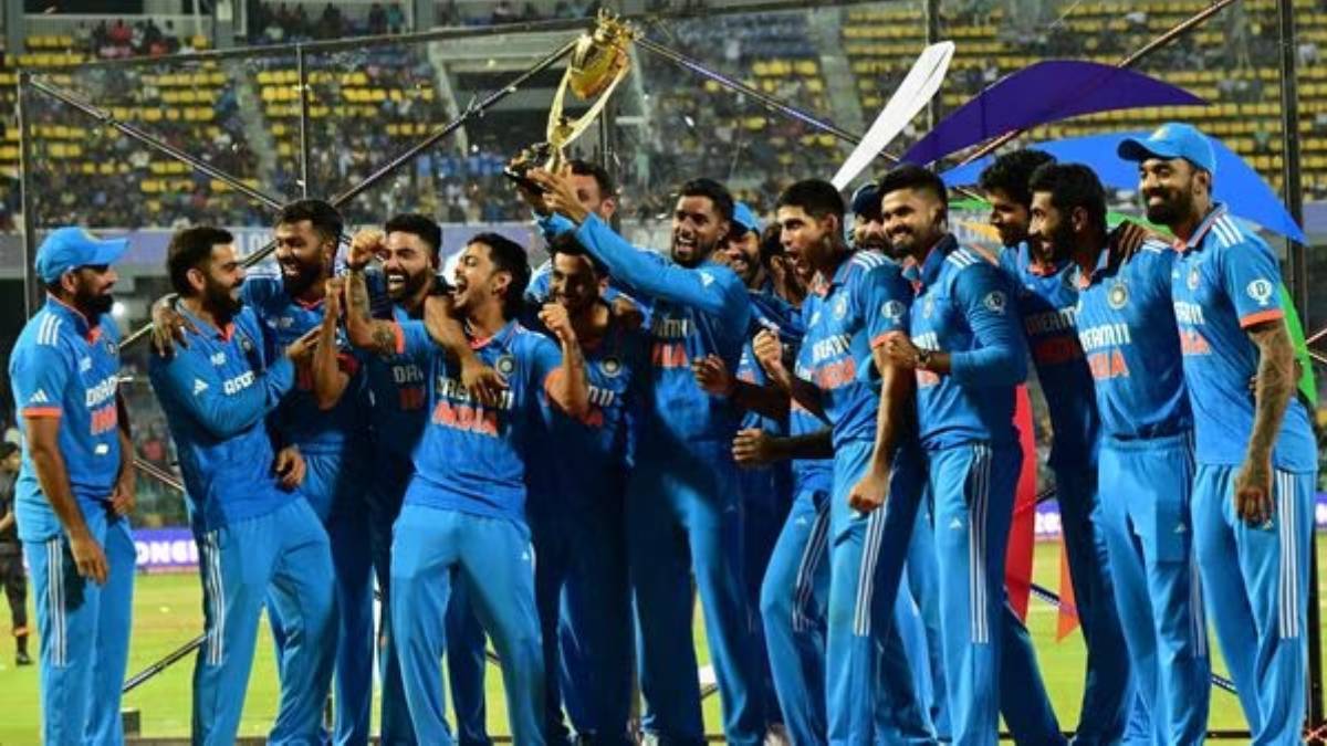 Asia Cup Trophy Lifted By Special Man Raghu Raghavendra Not Rohit Sharma or Jay Shah Who is This Throw Down Specialist