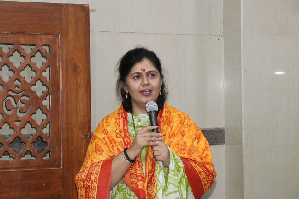 त्यामुळे मी त्यांच्याकडे वेळ मागितली आहे. आता ते जेव्हा वेळ देतील तेव्हा मी त्यांच्याशी बोलेन - पंकजा मुंडे