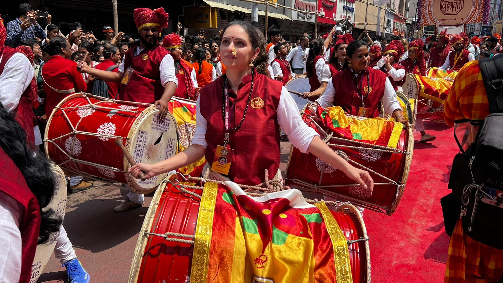 मानाचा पहिला कसबा गणपतीची मिरवणूक सकाळी १०:१५ वाजता सुरू झाली, तर दुपारी ४:३५ वाजता विसर्जन झाले.