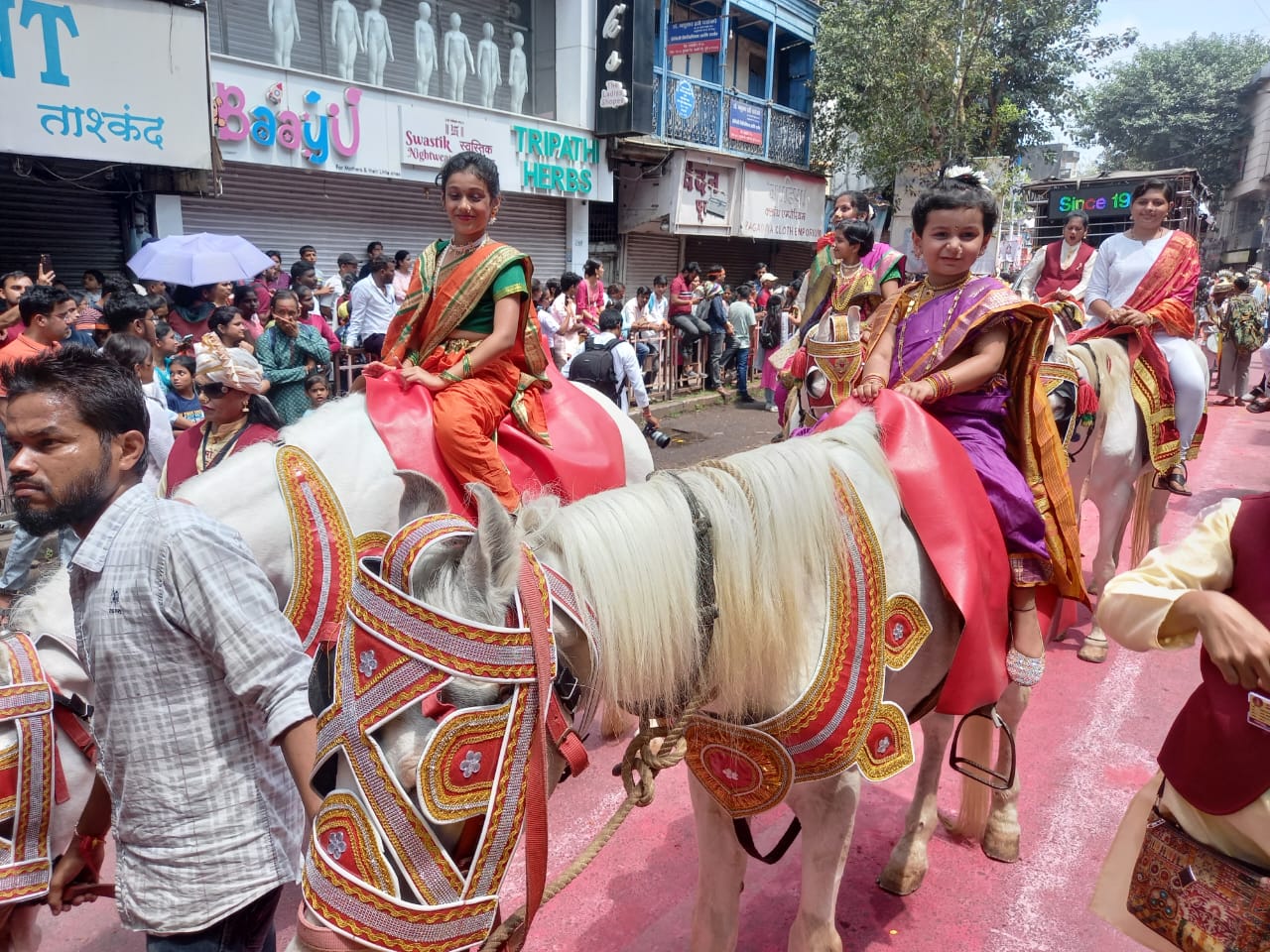 Pune-five-Manache-Ganpati-immersion-procession