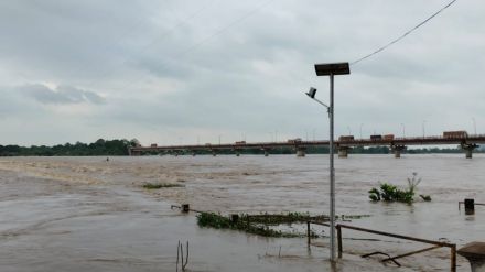 Wainganga river crosses danger level