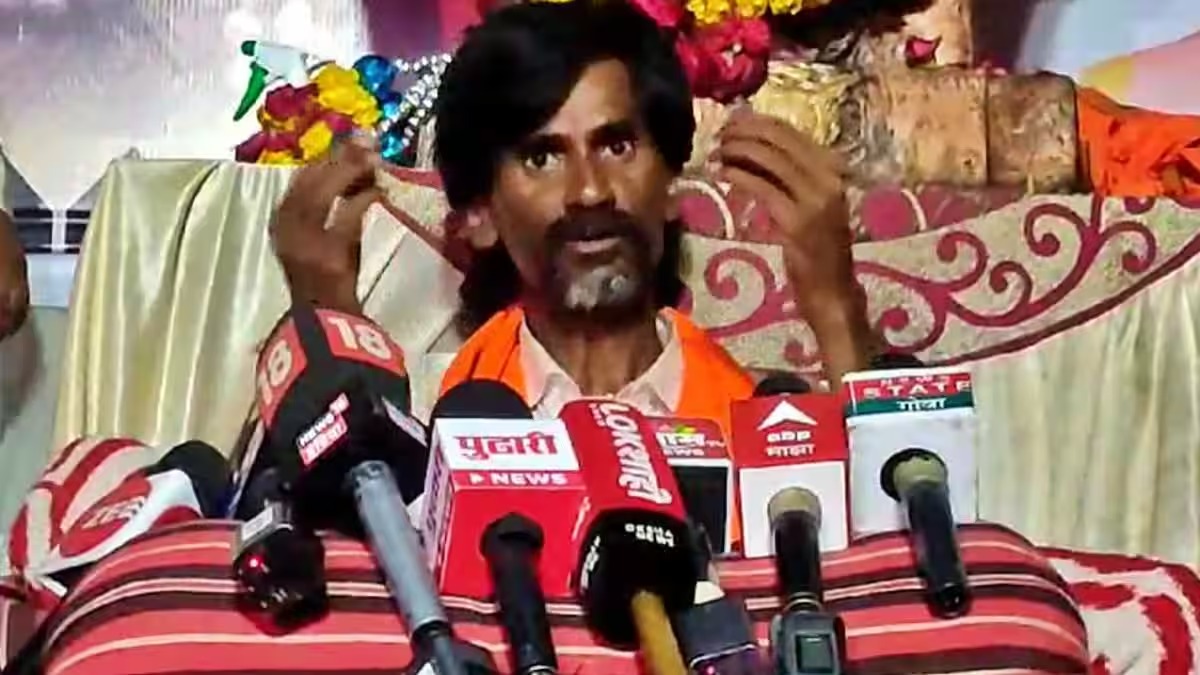 मग दुसरे डॉक्टर आले, मी त्यांना म्हटलं आधी माझ्या किडन्या तपासा मग बाकीचं बघू… त्यानंतर मला दोन किडन्या असल्याचं निष्पन्न झालं- मनोज जरांगे पाटील