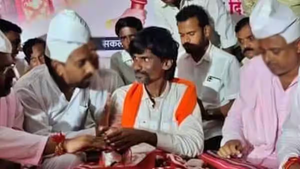 या बैठकीत आंदोलनापेक्षा कायदेशीर लढाईवर भर दिला पाहिजे. आंदोलनामुळे तरुणांचं नुकसान होतंय, असा सूर उमटला.