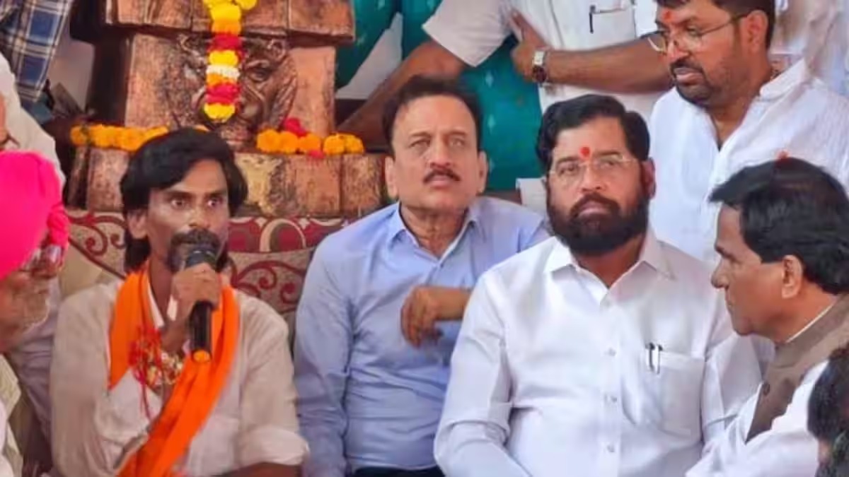 दरम्यान, पुण्यात मराठा समाजाला आरक्षण देण्याबाबत कायदेतज्ज्ञांची बैठक झाली.