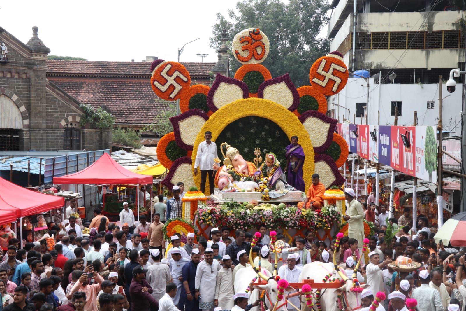 Ganesh Mandals ganpati in Pune city