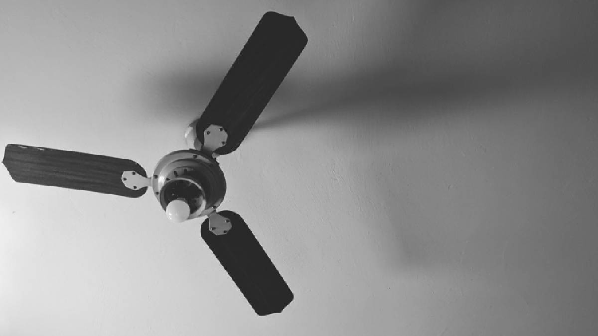 cleaning hacks how to clean dusty ceiling fan in few minutes