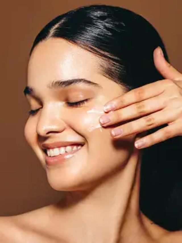 Skincare Tips: Applying cold milk under the eyes can reduce dark circles? Know the fact (unsplash)