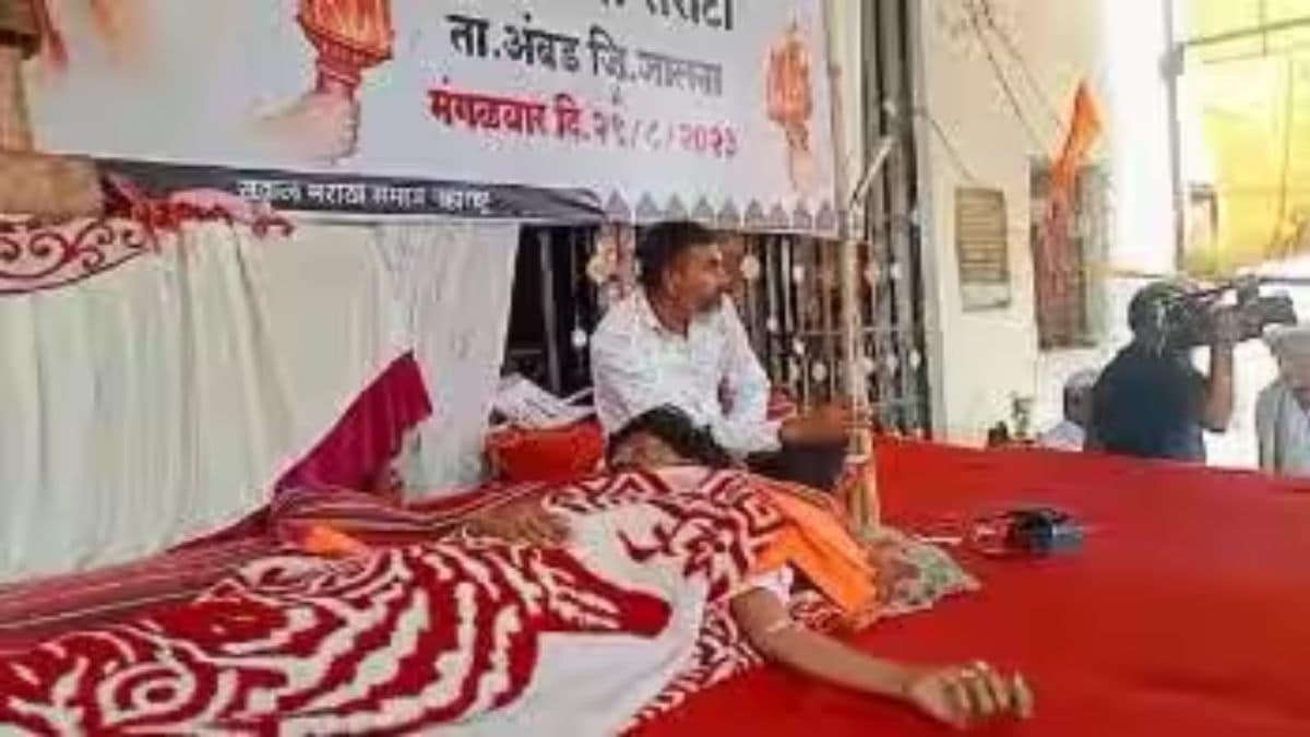 मागील नऊ दिवसांपासून मनोज जरांगे पाटील उपोषण करत होते. या नऊ दिवसांत त्यांनी अन्नाचा कणही खाल्ला नाही.