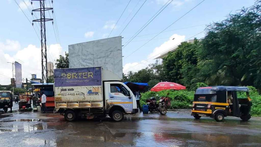 congestion of handcarts dombivli vicco naka congestion of handcarts dombivli vicco naka