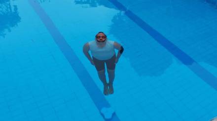 police personnel praveen akhare unique record of standing 62 minutes in water