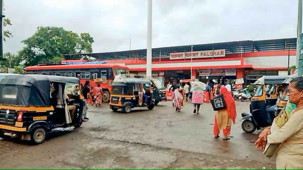 man doing audit work in central booking office instead of appointed woman officer in palghar man doing audit work in central booking office instead of appointed woman officer in palghar