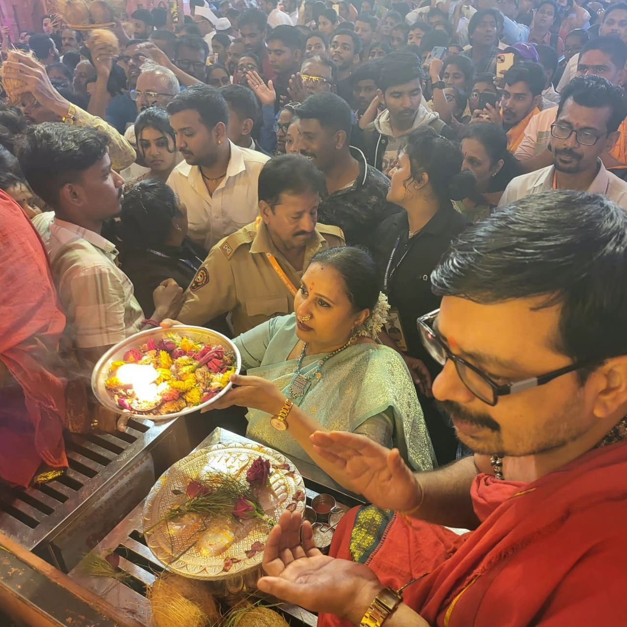 priya berde ganpati darshan 2