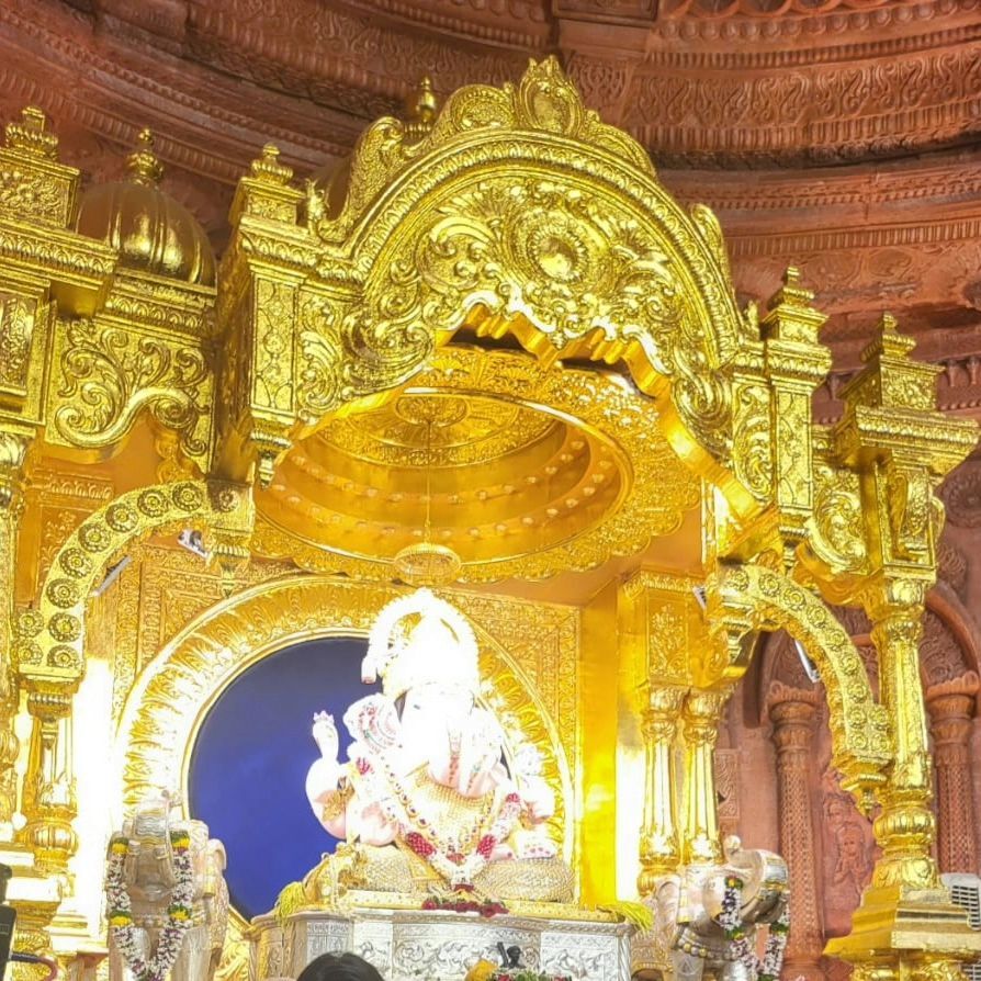 priya berde ganpati darshan 3