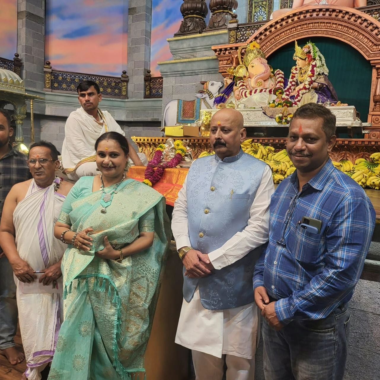 priya berde ganpati darshan