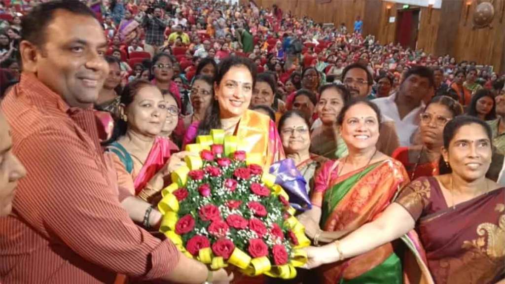 rashmi thackeray get warm welcome in kalyan