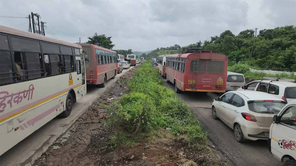 heavy traffic congestion on mumbai goa highway