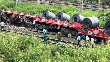 goods train derailed goods train derailed
