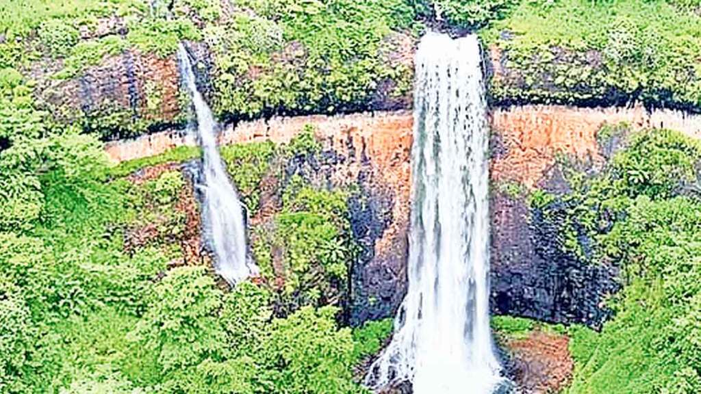 sawatsada waterfall in chiplun