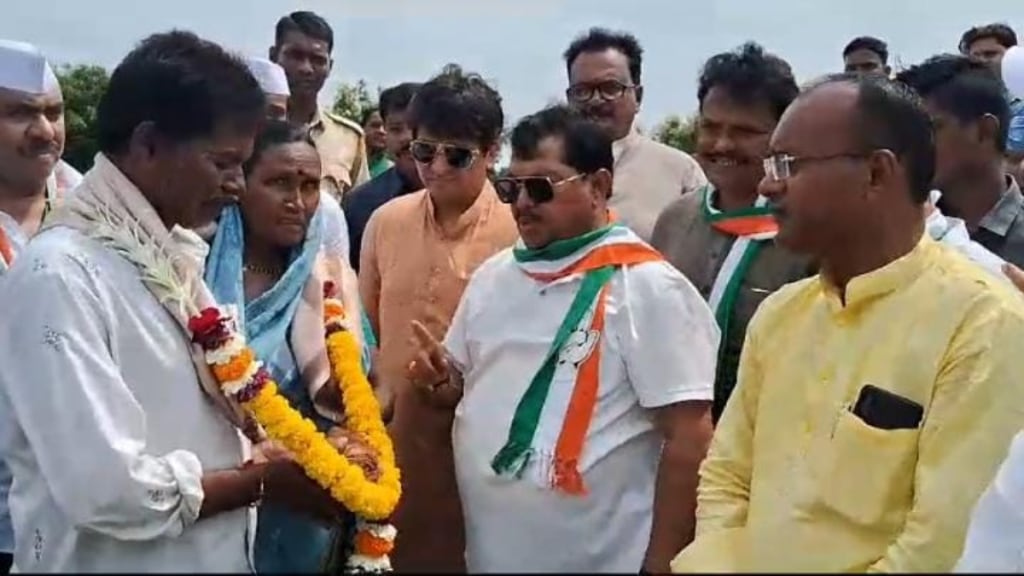 vijay wadettiwar accused BJP government farmers problems