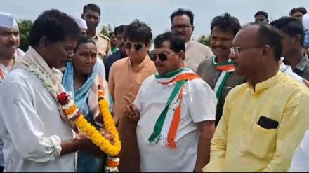 vijay wadettiwar accused BJP government farmers problems