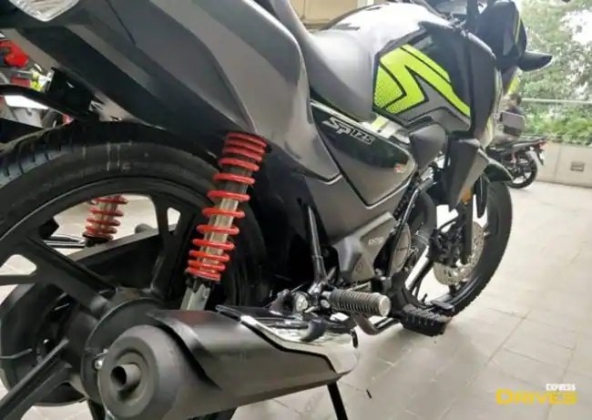 Honda SP125 Sports Edition बाईकमध्ये सिंगल-सिलेंडर १२४cc इंजिन आहे.