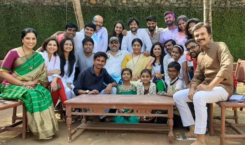 ‘स्टार प्रवाह’ वाहिनीवरील ‘आई कुठे काय करते’ ही मालिका गेल्या कित्येक वर्षांपासून प्रेक्षकांचं मनोरंजन करत आहे. त्यामुळे मालिकेतील आता प्रत्येक व्यक्तिरेखा घराघरात पोहोचल्या आहे.
