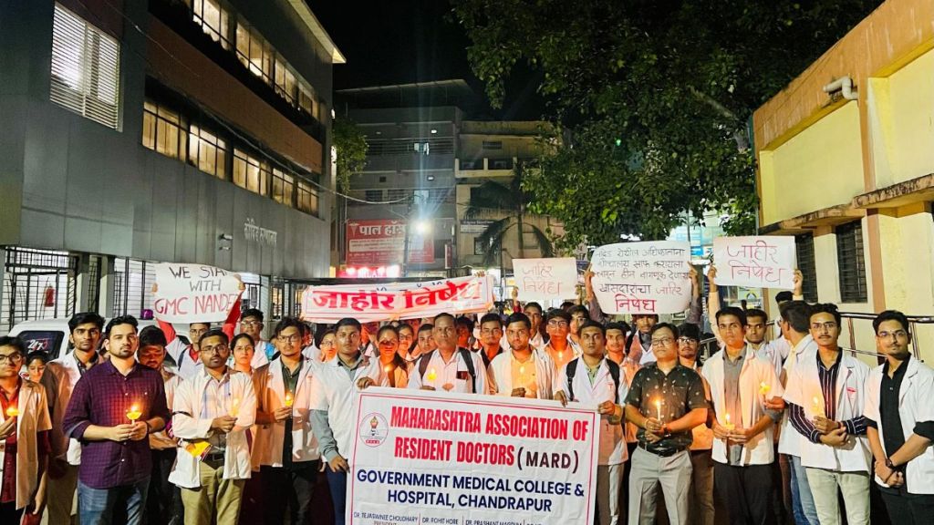 Candle march protest by doctors in Government Medical College Nanded