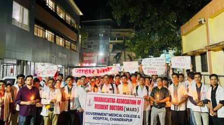 Candle march protest by doctors in Government Medical College Nanded