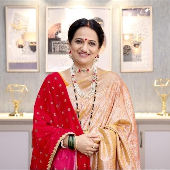 अभिनेत्री कविता लाड-मेढेकर 'तुला शिकवीन चांगलाच धडा' या मालिकेतील 'भुवनेश्वरी' या भूमिकेतून प्रेक्षकांच्या भेटीला येत आहेत.