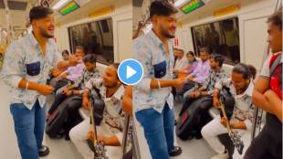 On the occasion of Navratri boys group performed bhajans in metro