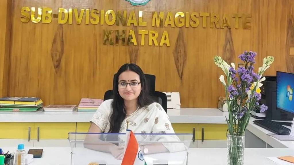 Despite working full-time, Neha Banerjee cleared UPSC in her first attempt and fulfilled her dream of becoming an IAS Despite working full-time, Neha Banerjee cleared UPSC in her first attempt and fulfilled her dream of becoming an IAS