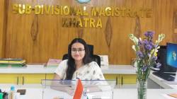 पूर्ण वेळ नोकरी करूनही पहिल्या प्रयत्नात यूपीएससी परीक्षा केली उत्तीर्ण अन् आयएएसचे स्वप्न केले साकार …