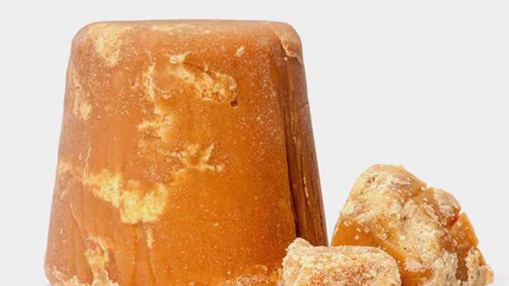 how to differentiate between real and fake jaggery try this domestic method to find out