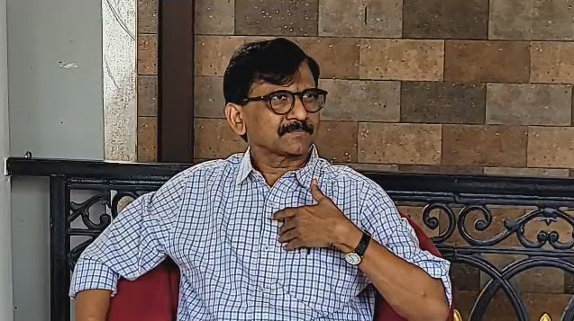 आता पोलिसांनी निष्पक्षपणे तपास करावा. सध्या मंत्रिमंडळातील जे सर्व पोपट बोलत आहेत ते घाबरून बोलत आहेत. यांना घाम फुटला आहे. म्हणून ते आरोप करत सुटले आहेत - संजय राऊत