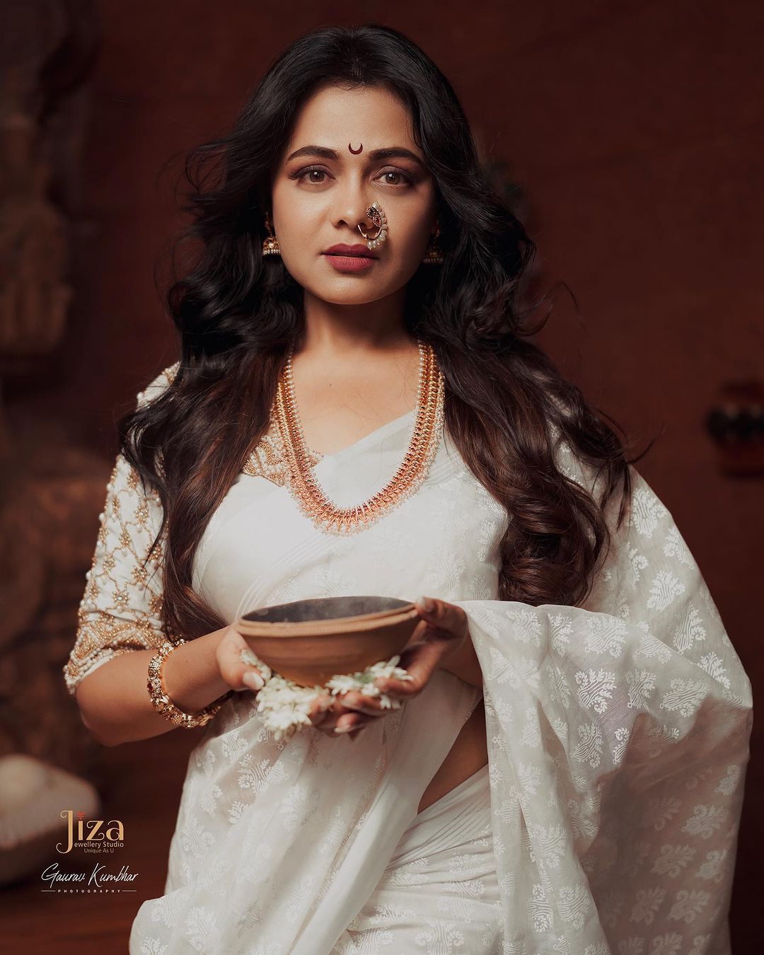 Shardiya Navratri 2023 White Saree Photos