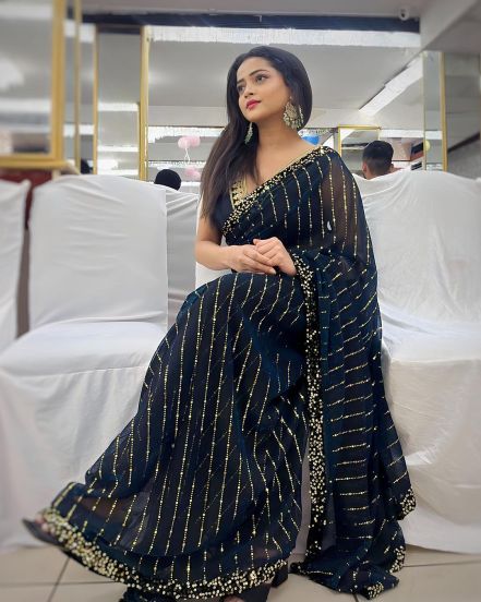 Shivali Parab Shimmery Saree